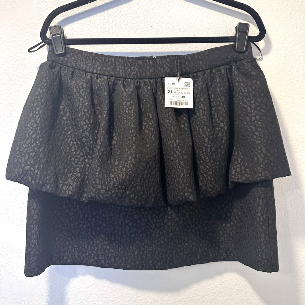 Zara Size-XL Mini Skirt Black Jacquard Puffy Layer‎